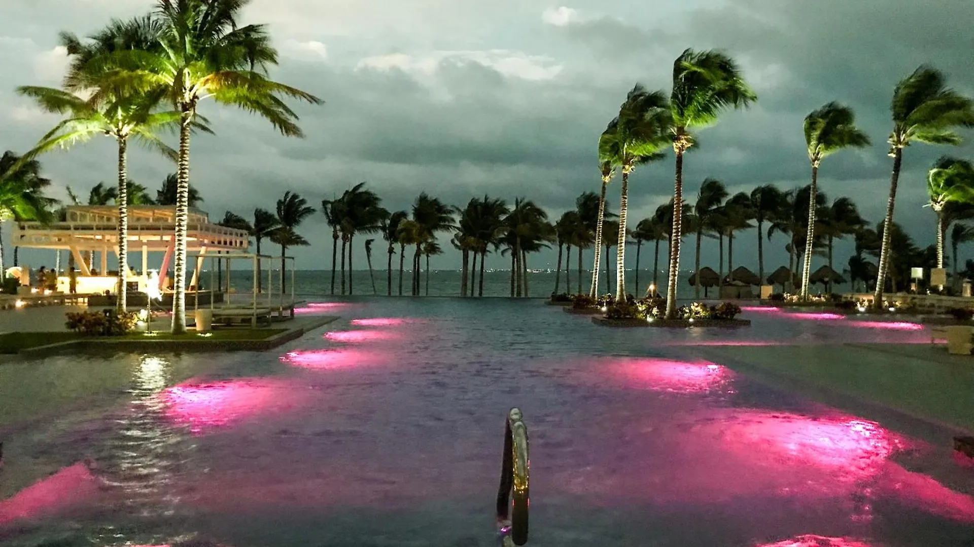 Garza Blanca Resort - 2 Bedroom Luxury Suite - For Christmas Cancun Mexico